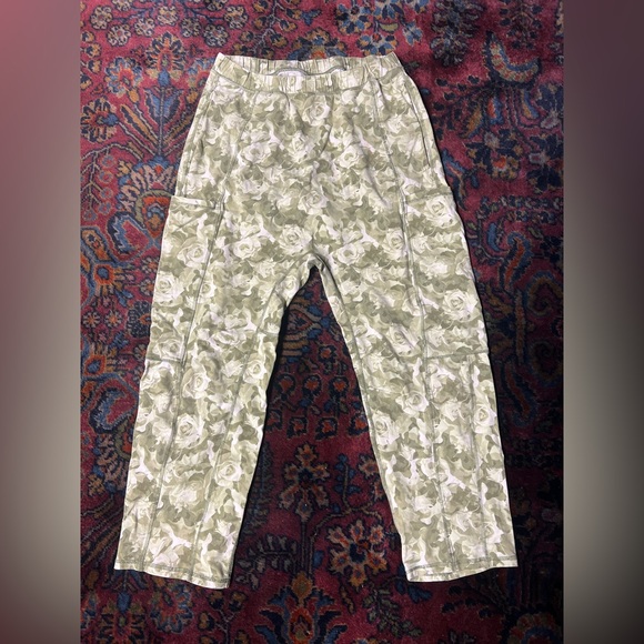 Free people floral camo hot shot pants large - Picture 1 of 5